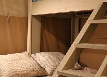 Grande tente safari dans un camping familial - 7