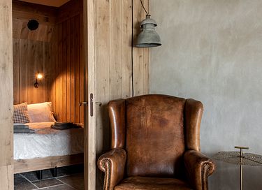Beautifully renovated farmhouse with many luxuries - 14