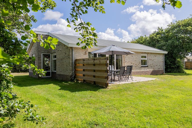 Hondvriendelijke bungalow op Ameland - 1