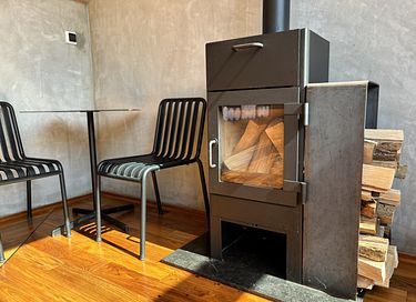 Slapen in een 'hooischuur' met privé wellness - 9