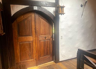 Bâtiment historique avec chambre à thème médiéval - 18