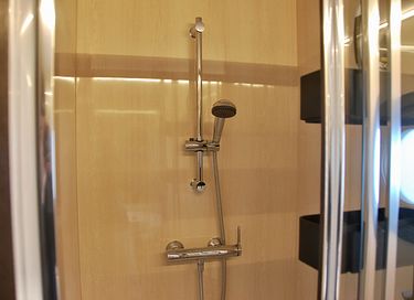 Overnachten op een luxe ingerichte houseboat - 11