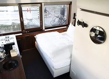Unique cabin over the water in Amsterdam - 16