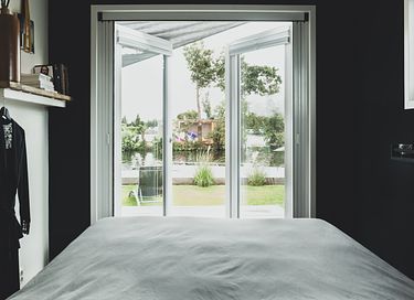 Luxe Tiny house met jacuzzi aan het water - 32
