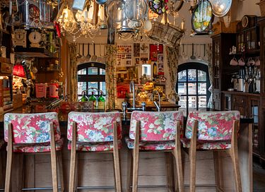 A Colorful Stay in a Historical Farmhouse - 13