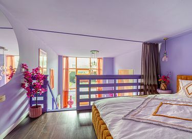 Stilvoll übernachten in einer violetten Oase - 32