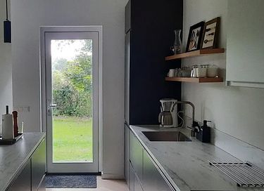 Vakantiebungalow op bosrijk park aan de kust - 10
