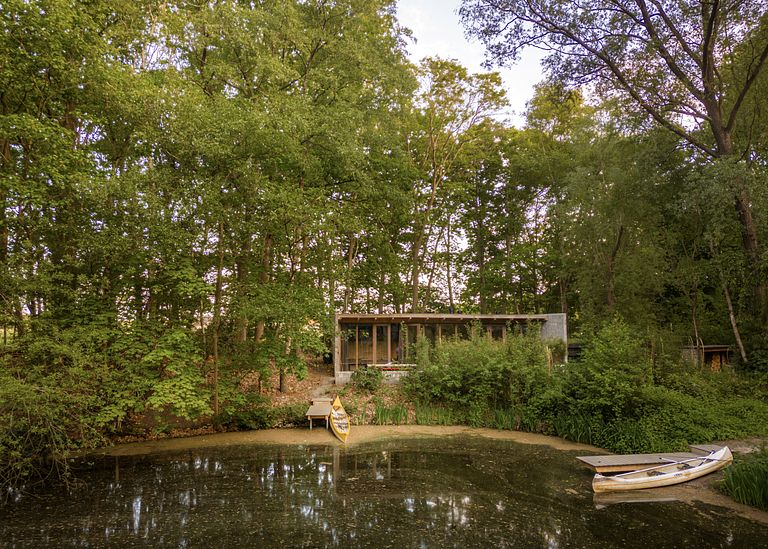 Unique lakeside holiday home with hot tub - 1