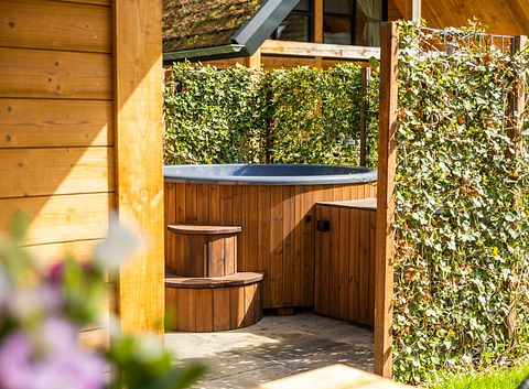 Spacious villa with hot tub and sauna - 4