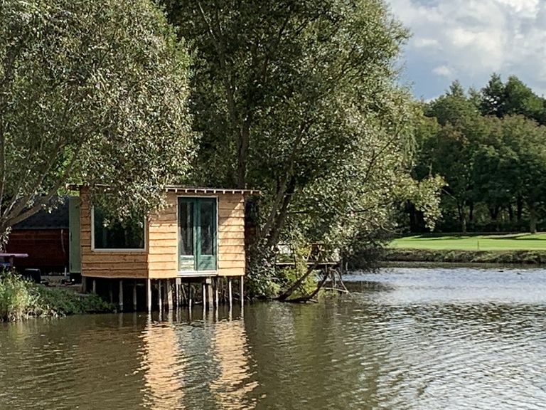 Tiny House mit Terrasse über dem Wasser - 1