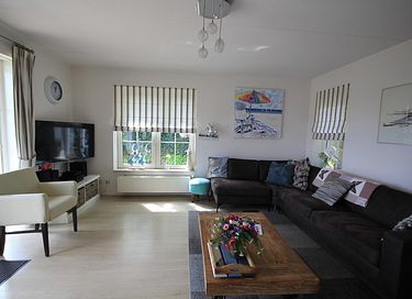 Pet-friendly villa on waterfront - 5