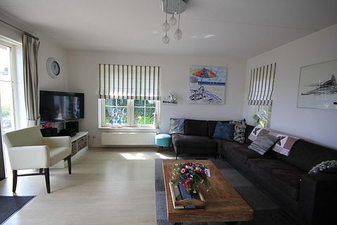 Pet-friendly villa on waterfront - 5