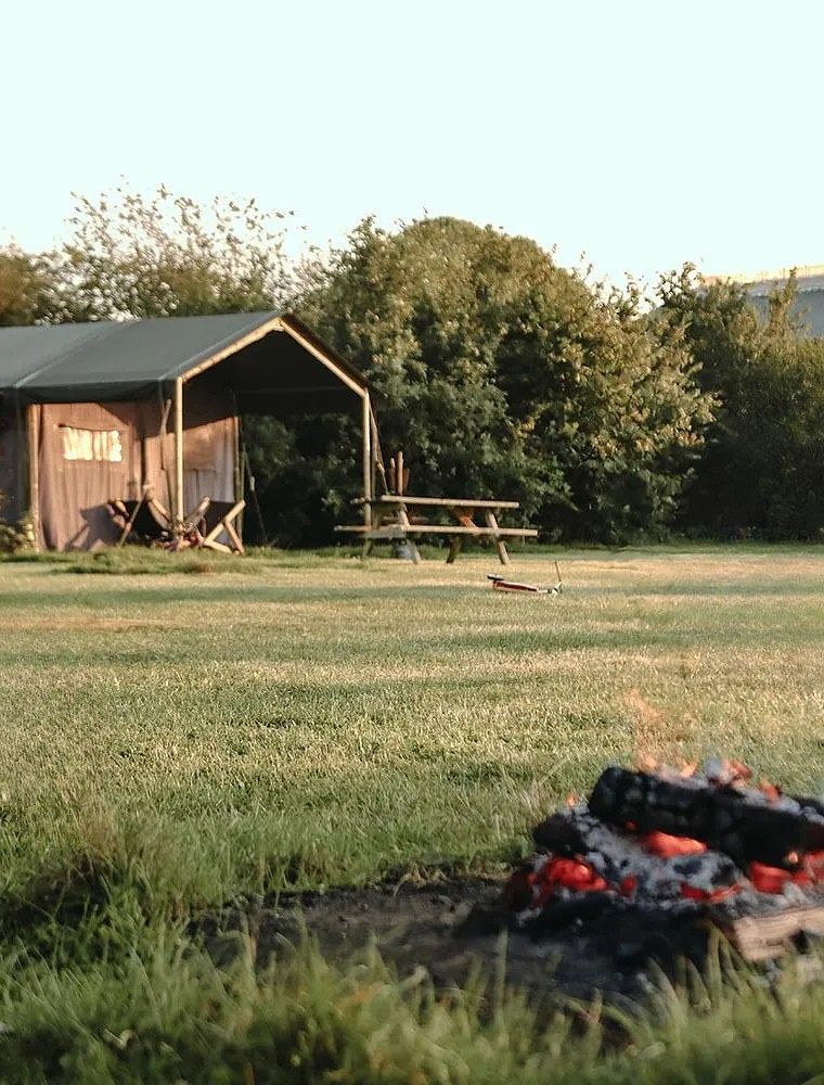 Casita de lona acogedora con ducha privada en la granja - 1