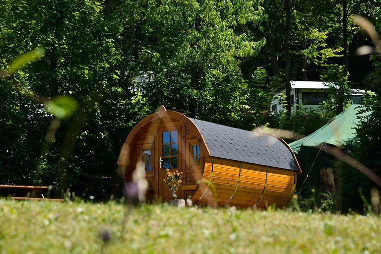 Cabane de randonneur dans une zone boisée - 1