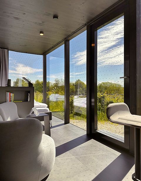 Romantic overnight stay in a mirror house - 5