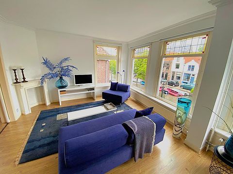 Spacious apartment on the canal in Alkmaar - 2
