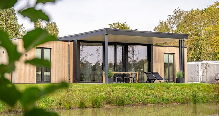 Ruime lodge op een leuk park aan het water - 1