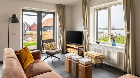 Vakantiehuis op waterrijk park in Friesland - 4