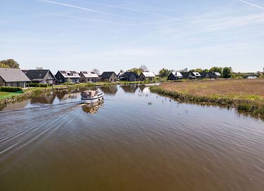 Vakantiehuis op waterrijk park in Friesland - 17