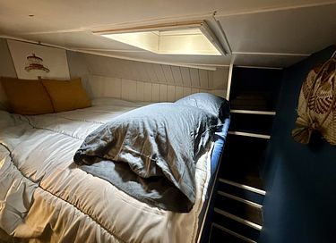 Sleeping on an IJsselmeer cutter in Den Bosch - 16