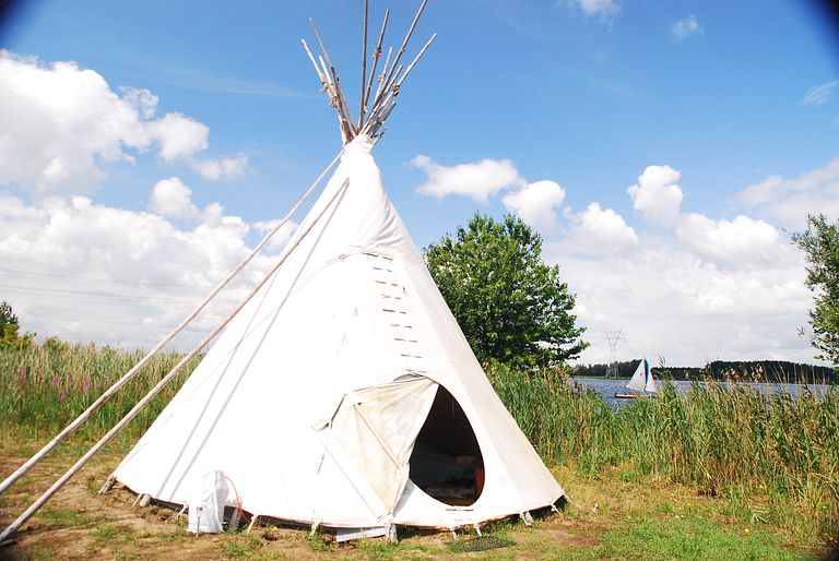 Passer la nuit dans un tipi sur une petite île - 1