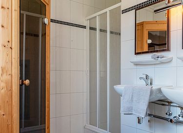 Waterfront holiday home with sauna - 9