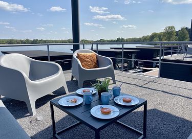 Husbåd med tagterrasse og hottub - 16