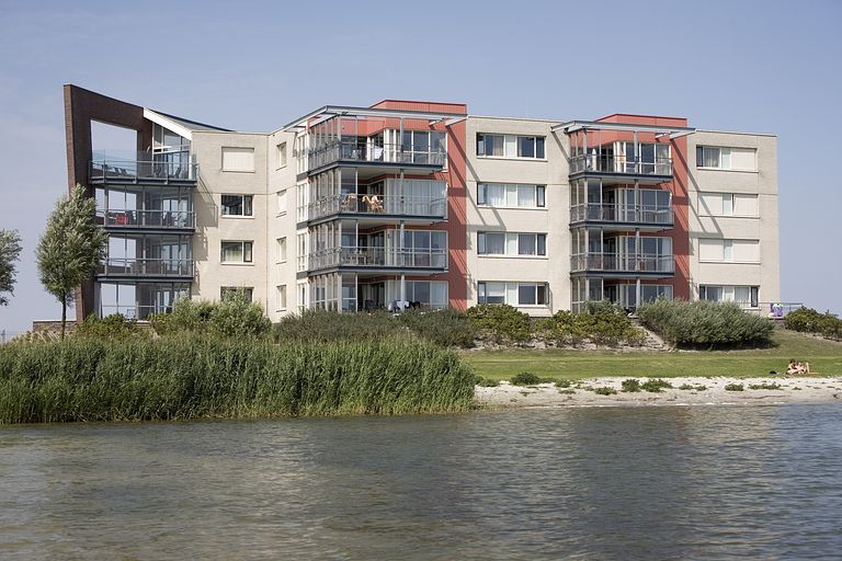 Apartment overlooking the IJsselmeer - 1