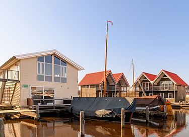 4-person apartment in marina