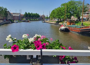 Hotel aan de gracht in historisch Dokkum - 33