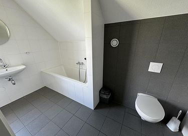 Freistehende Familienvilla (10p) mit großem Garten - 9