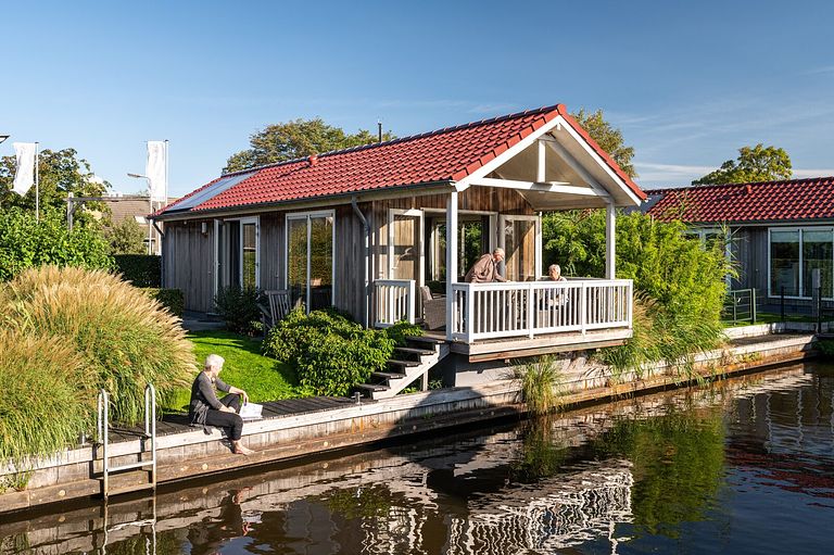 4-person chalet with private jetty - 1