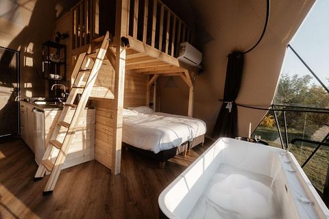 Glamping tent with unique bathtub - 3