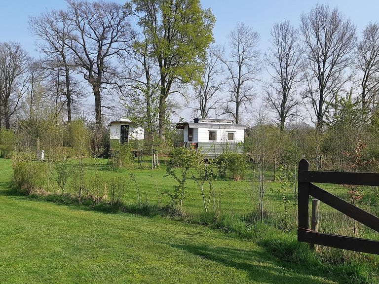 Rustige overnachting in knusse pipowagen  - 1
