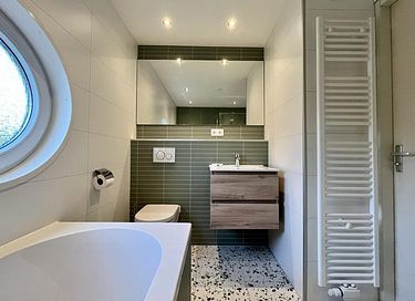 Attractive waterfront holiday home - 17