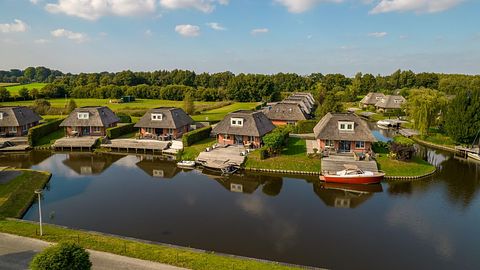 Detached 4-person waterfront bungalow - 4