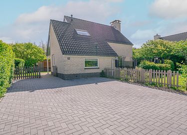 Hospitable holiday home near forest and sea