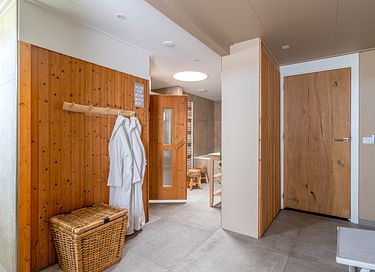 Spacious 10-person wellness villa on Texel - 14