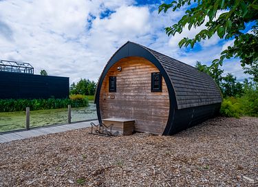 Uniek slapen in een tiny house aan het water - 9