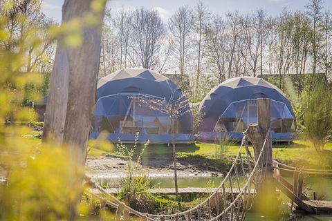 Glamping tent with unique bathtub - 4