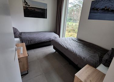 2-4-person forest cottage with hot tub - 11