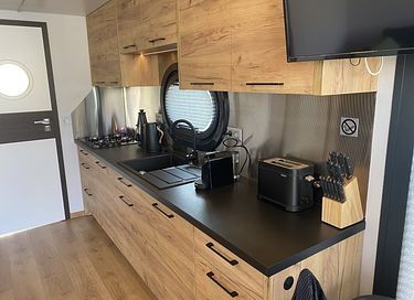 Overnachten op een luxe ingerichte houseboat - 5