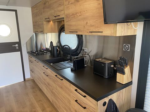 Overnachten op een luxe ingerichte houseboat - 5