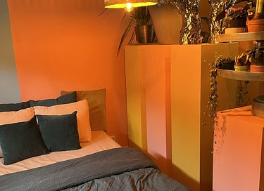 Ferienhaus mit vielen Pflanzen und Whirlpool - 11