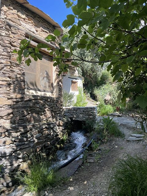 Rustikale Hütte mit Pool, Bergblick und Garten - 2