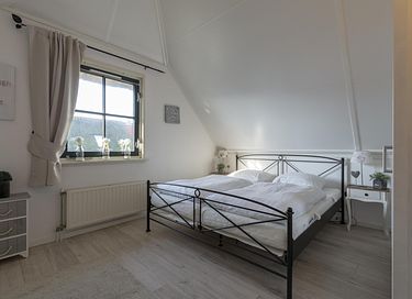 Child-friendly holiday home by the playground - 13