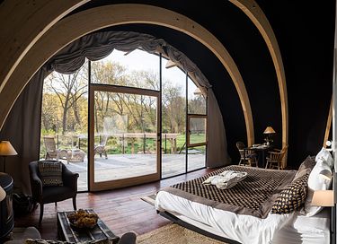 Luxe privé glamping aan het water met hottub - 3