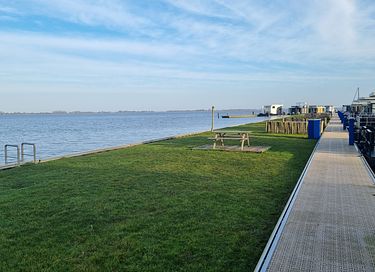Vakantie woonboot aan het Sneekermeer - 32