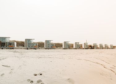 Modern strandhuis op het strand in Zeeland - 15