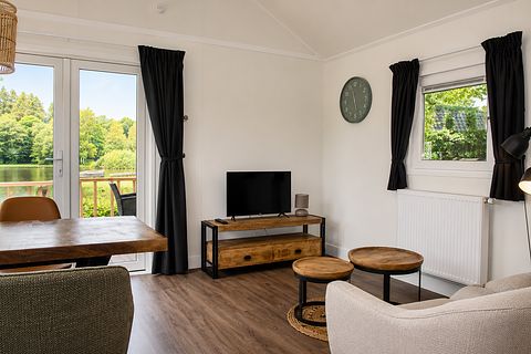 Chalet met privé hottub aan de speelvijver - 3